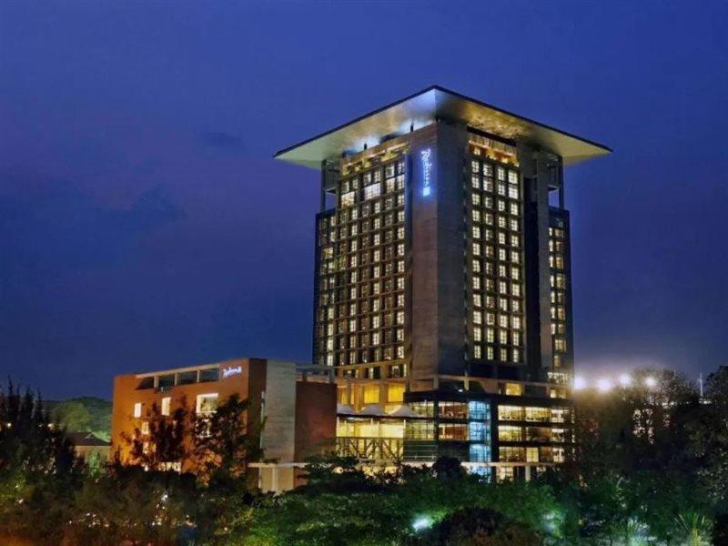 Radisson Blu Chattogram Bay View Chittagong Exterior foto