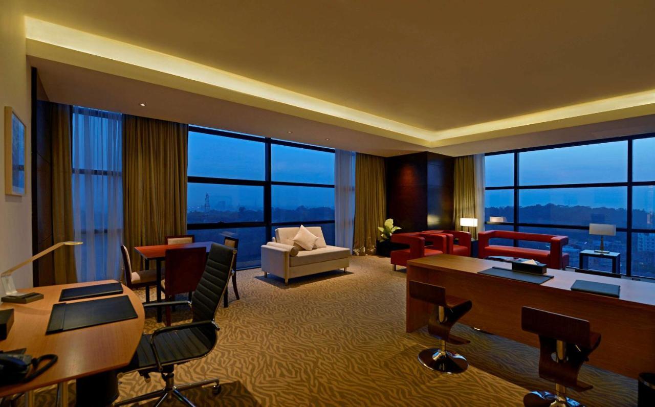 Radisson Blu Chattogram Bay View Chittagong Exterior foto