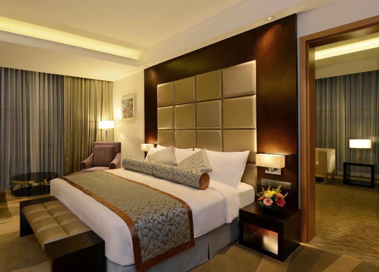 Radisson Blu Chattogram Bay View Chittagong Exterior foto