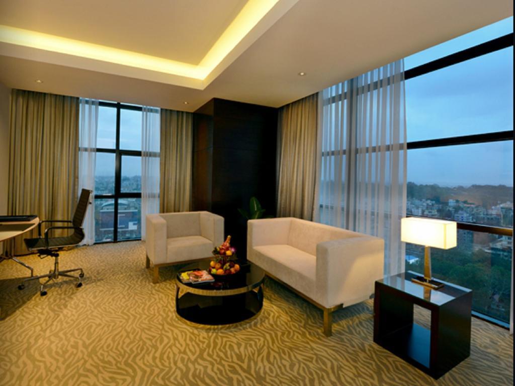 Radisson Blu Chattogram Bay View Chittagong Exterior foto