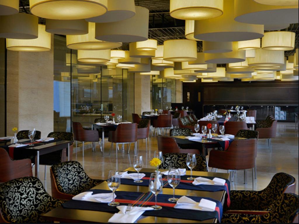 Radisson Blu Chattogram Bay View Chittagong Exterior foto