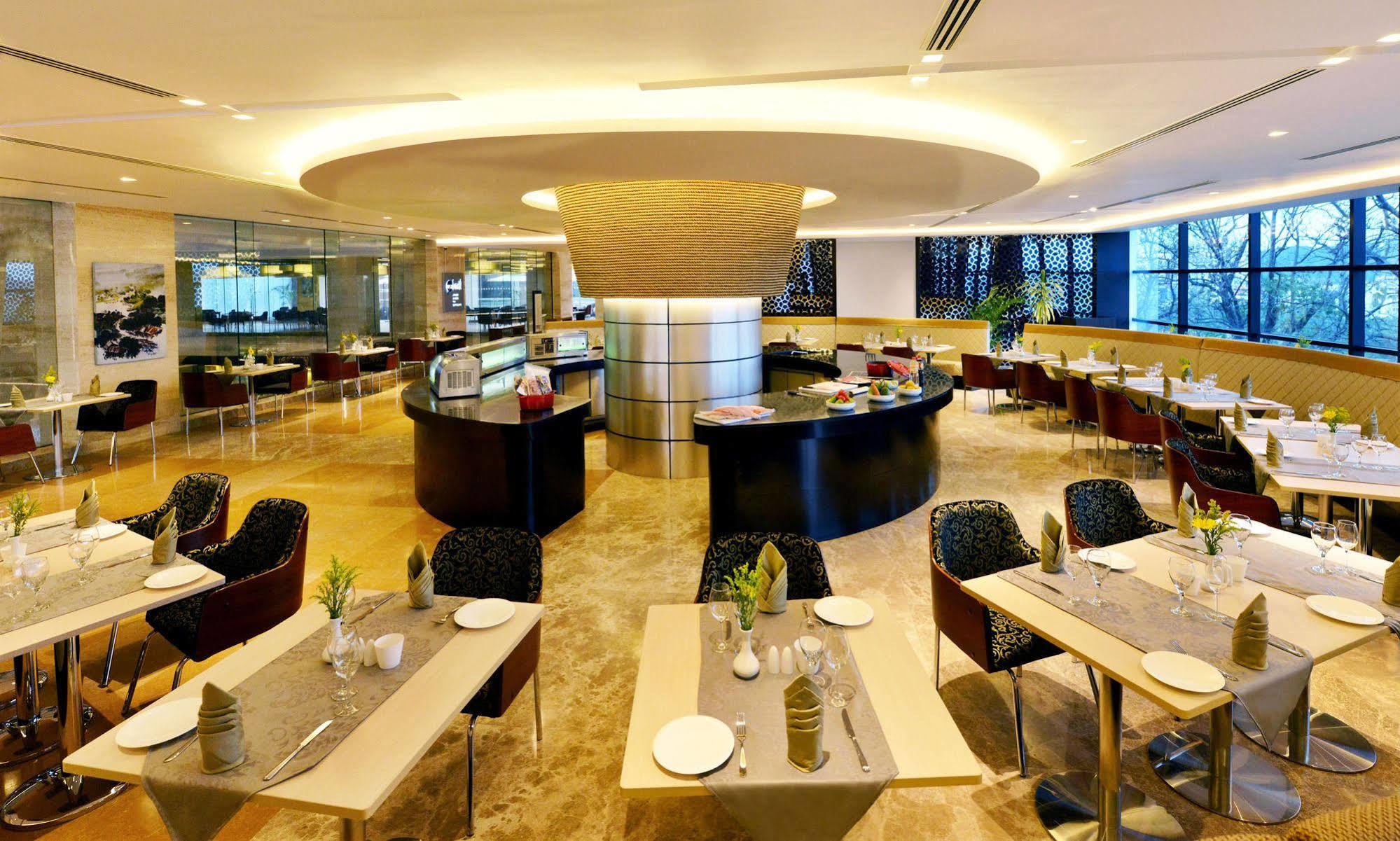 Radisson Blu Chattogram Bay View Chittagong Exterior foto